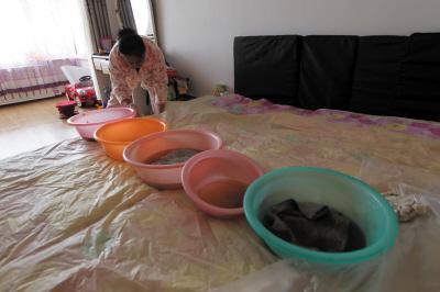 郑州楼上漏水，住户失联，小区没物管，业主维权难！律师来支招……